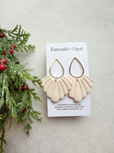 Load image into Gallery viewer, Fan dangle
