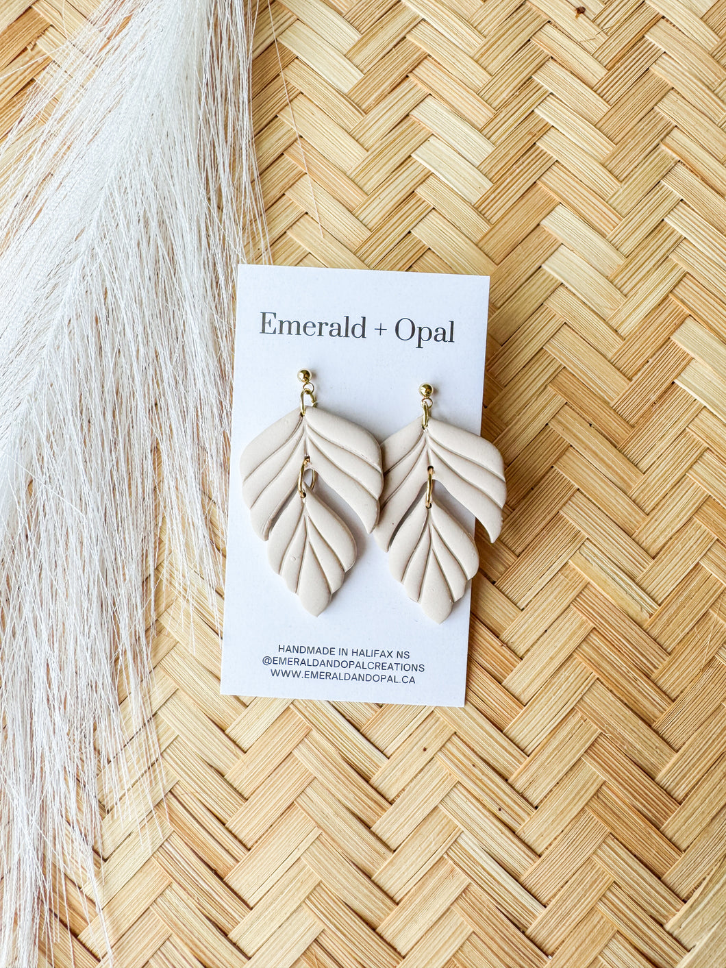 Oversized leaves (multiple colors)